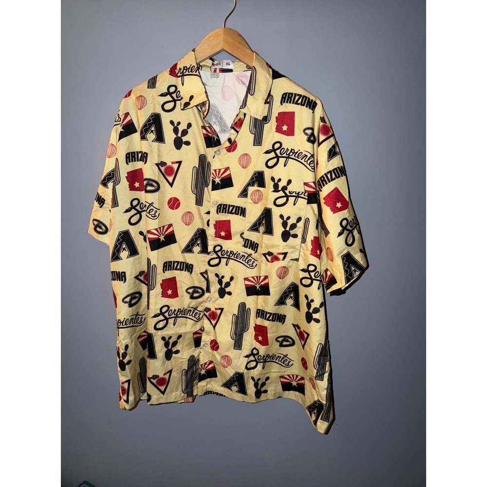 SGA XL‎ Short Sleeve Button Up Shirt Yellow Arizona Cactus Print